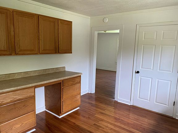 2nd image of 401 Hill St