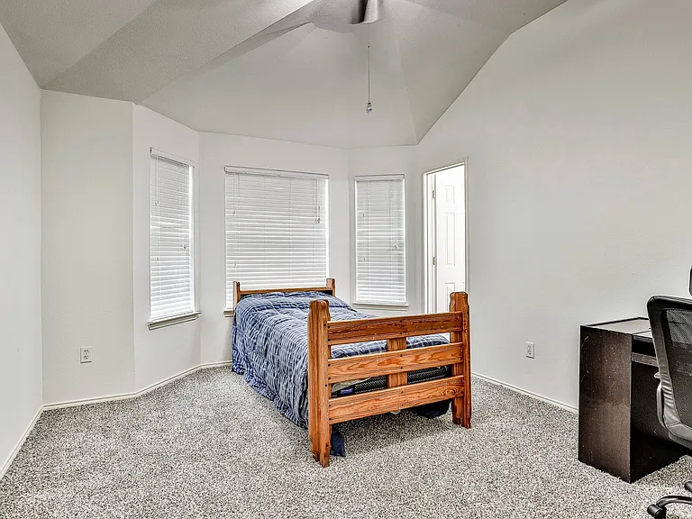 9921 Delamere Dr — Photo 23