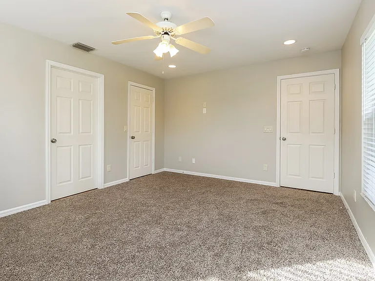 1413 SW 11th Pl — Photo 3