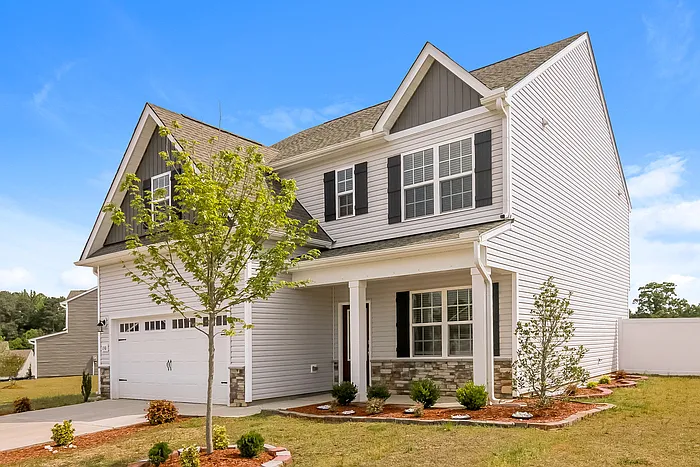 4 bed, 2.5 bath, 2368 sqft, $2,245 — Photo 4