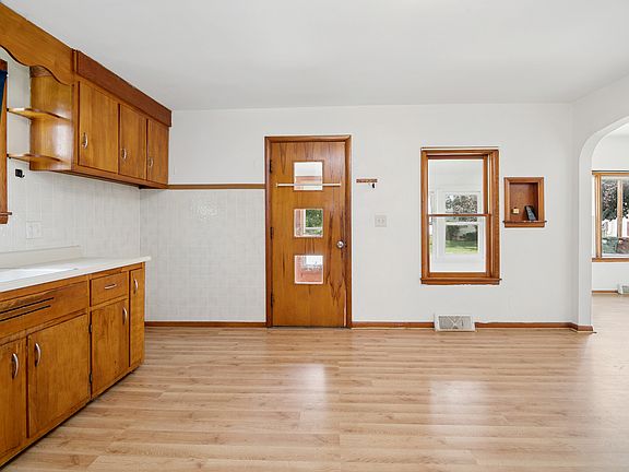 5th image of 288 S Walnut St