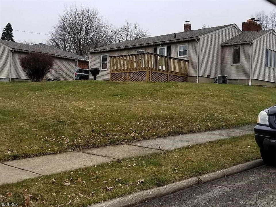 2nd image of 1882 Thornapple Ave