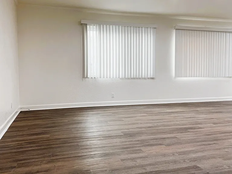 515 S Hobart Blvd #9 — Photo 7