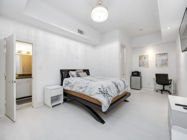 2608 Polk St