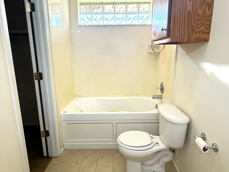 721 Berkshire Dr — Photo 7