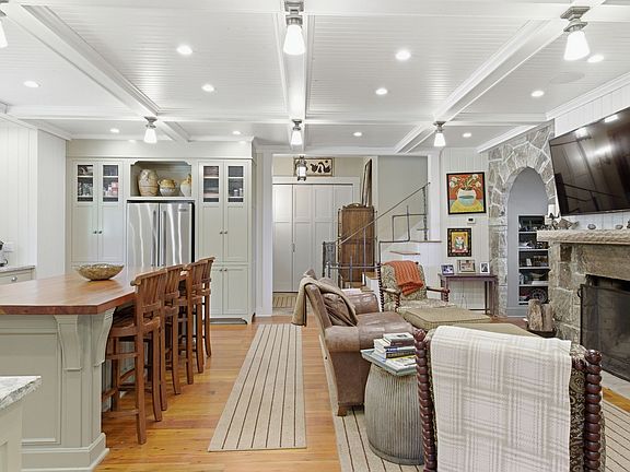 26th image of 167 Pollywood Ln