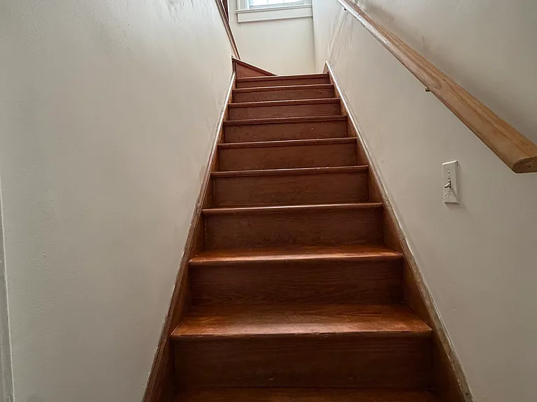 633 Spring Ln — Photo 9