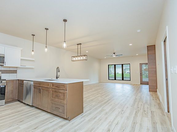 4th image of 3102 Spruce Ct #B