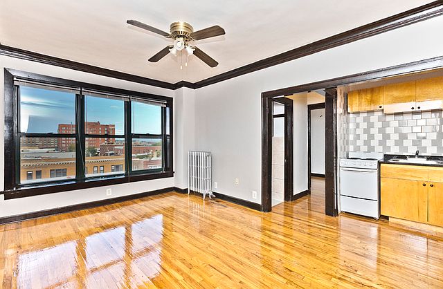 1st image of 846 W Montrose Ave APT 310