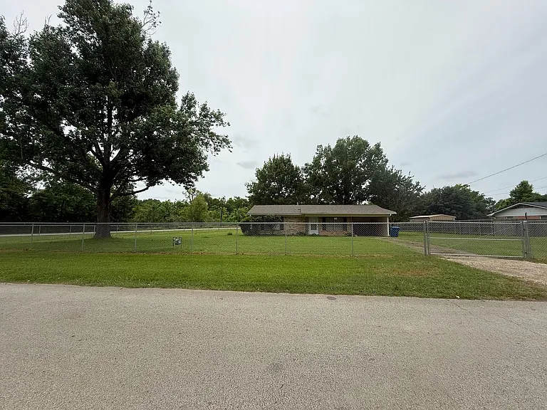 403 Polly St — Photo 18