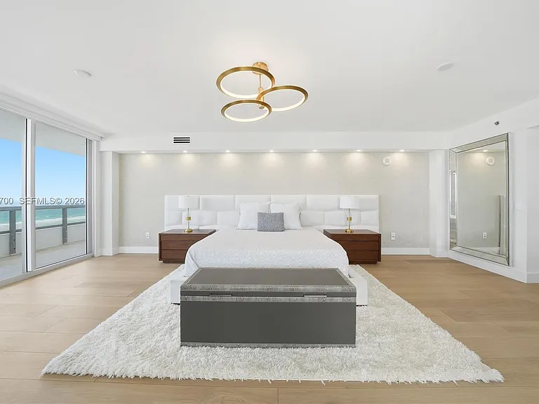 5801 Collins Ave #700 — Photo 10