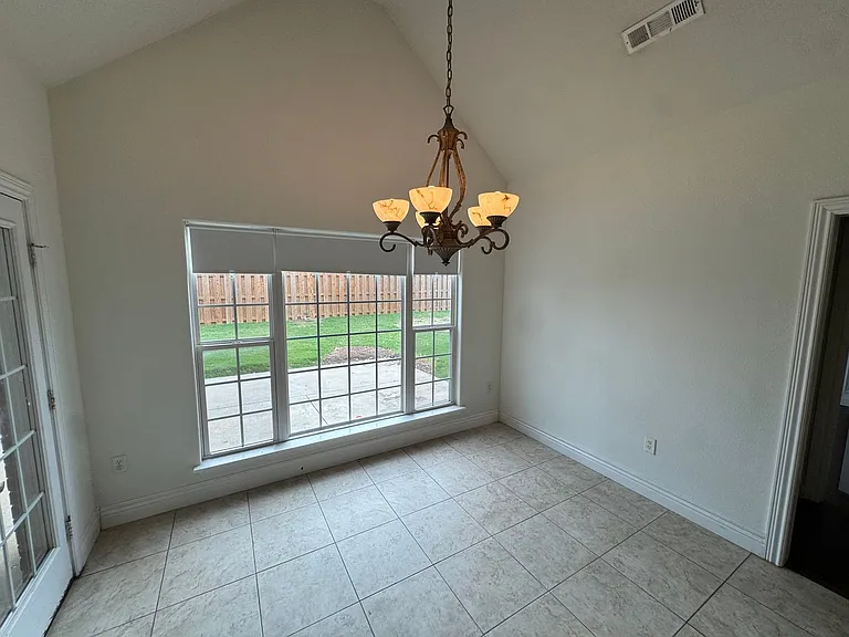 407 Lyndal Ln — Photo 11