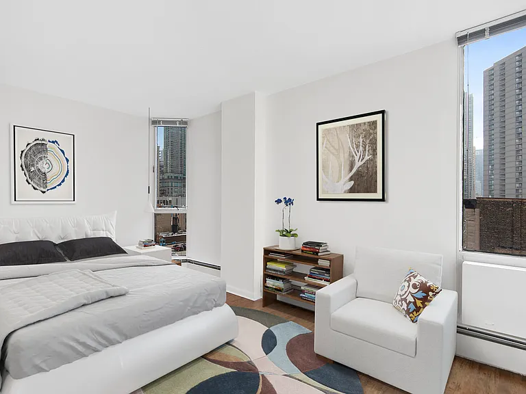 55 W. Chestnut — Photo 15