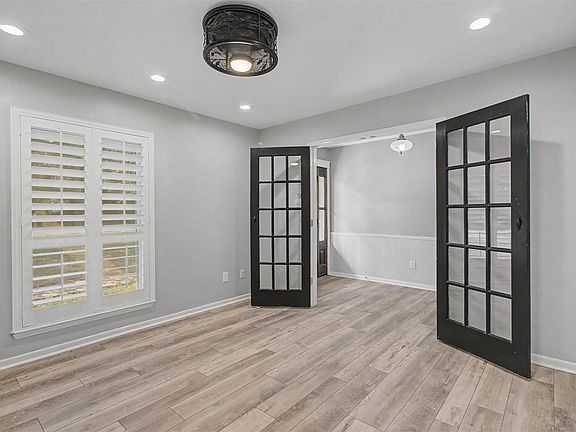 5th image of 32114 Robin Ln
