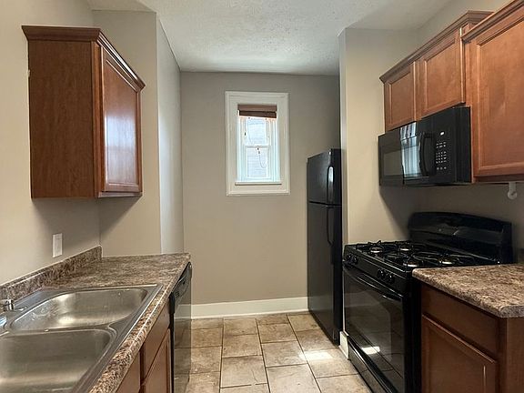 3rd image of 558 S 26th Ave