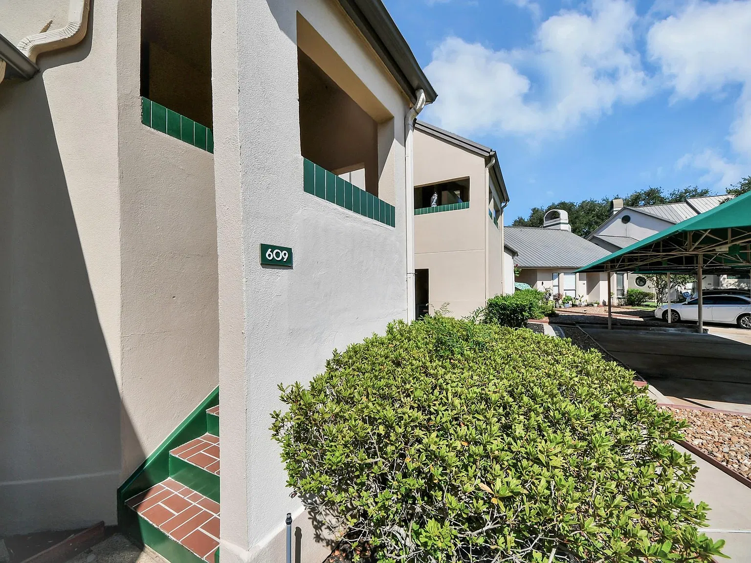2 bed, 1.0 bath, 1118 sqft, $1,950 — Photo 3