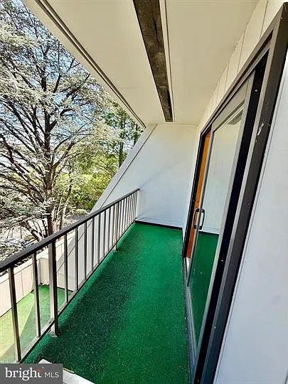 297 Summit House — Photo 7