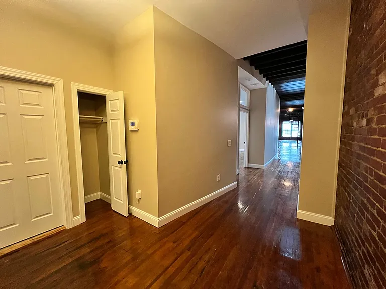 301 Market St SE — Photo 5