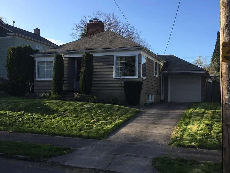 4417 SE Crystal Springs Blvd — Photo 4