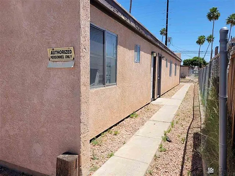 1081 S Avenue A — Photo 15