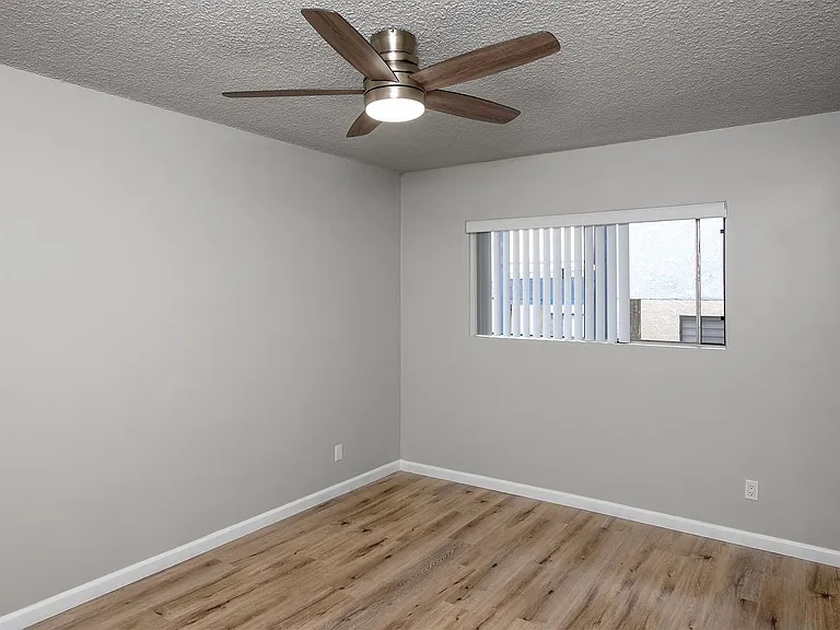 311 N Kenwood St — Photo 16