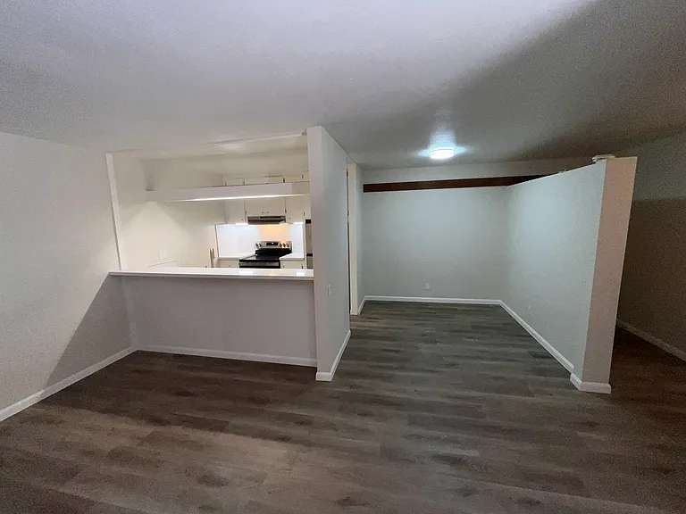 300 Vernon St #6 — Photo 4