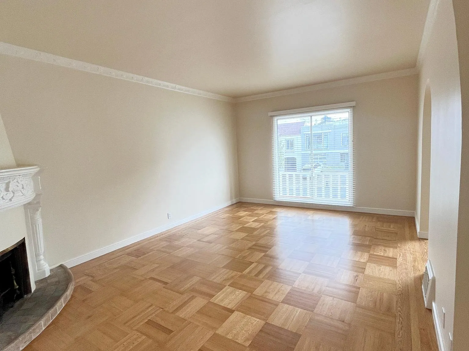 4 bed, 1355 sqft, $8,100 — Photo 1