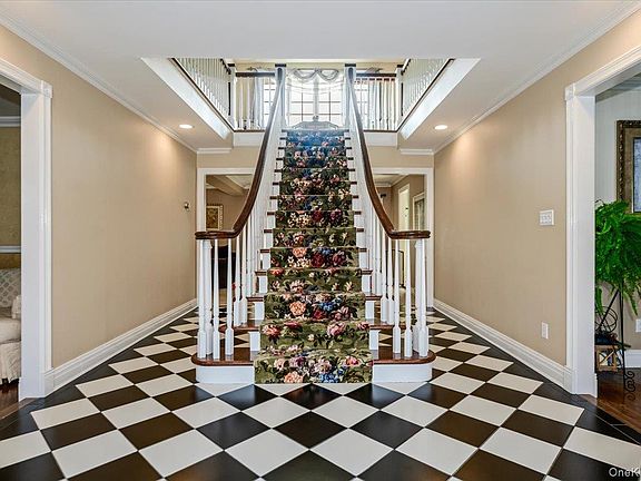 4th image of 150 Harborview Drive