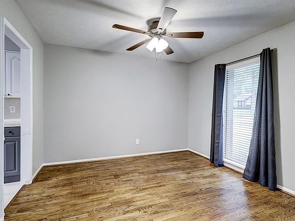 4th image of 4023 Cedar Forest Dr