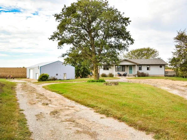1277 200th St, Hiawatha, KS 66434