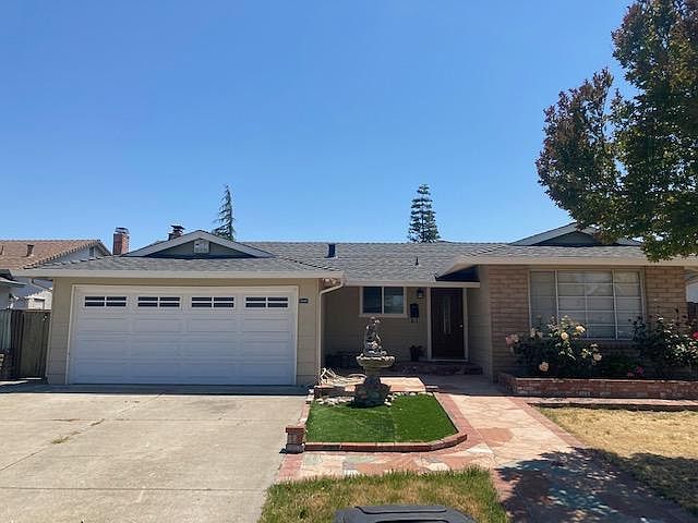 1st image of 32257 Crest Ln