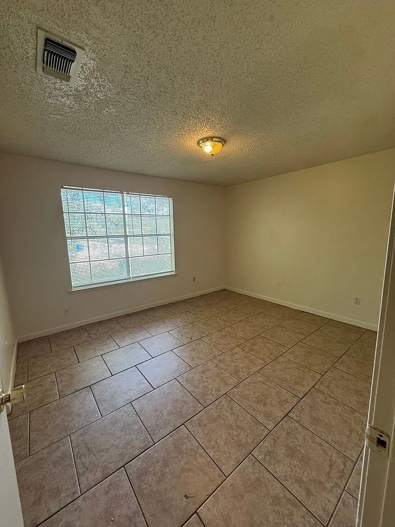 C 8349 GV — Photo 3