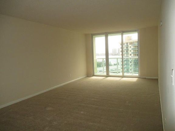 5th image of 19380 Collins Ave #1577