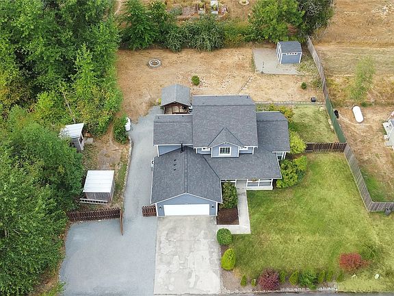 4th image of 170 Tamarack Court NW