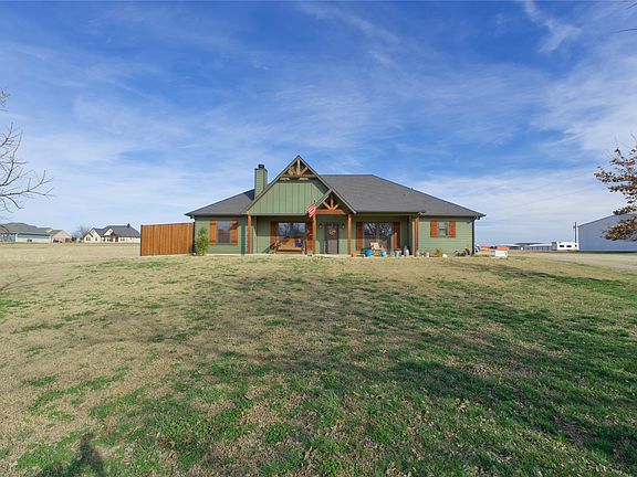 2nd image of 700 N Mesquite St