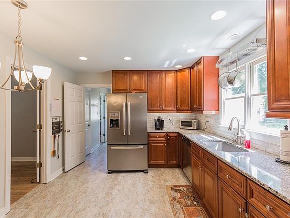 4th image of 9325 Falcon Dr