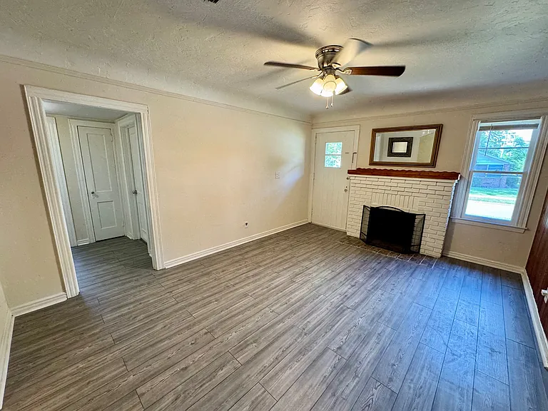 3102 College St — Photo 20