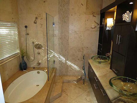 3rd image of 11608 N Bayshore Dr