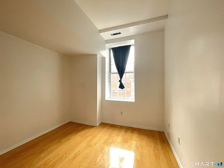 196 Crown St #210 — Photo 11