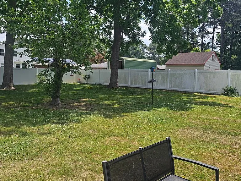309 Lenore Trl — Photo 20