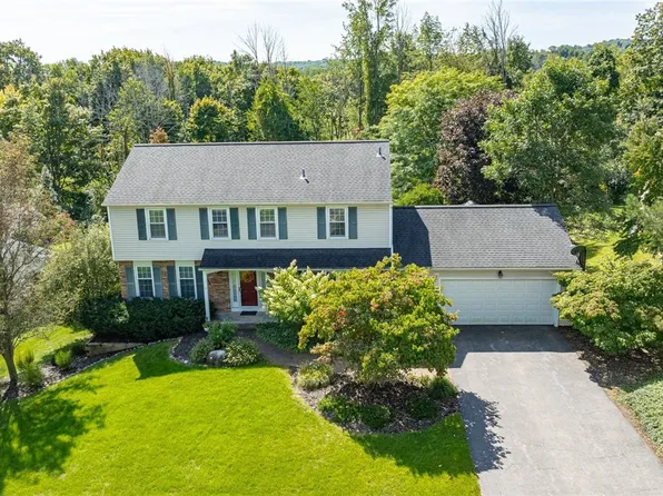 68 Bent Oak Trl, Fairport, NY 14450