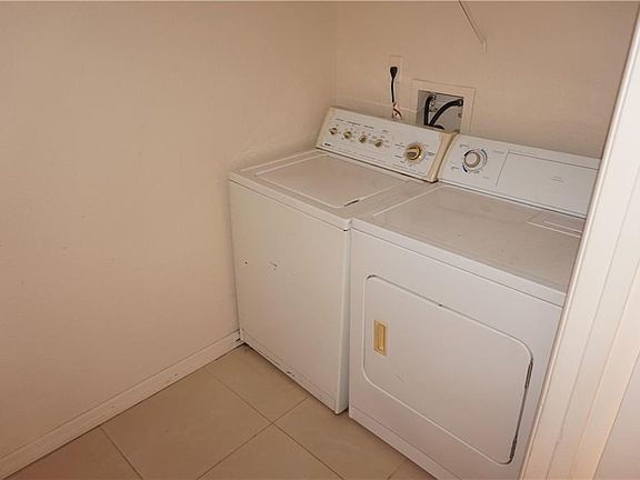 5th image of 2936 Antique Oaks Cir APT 67