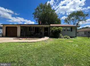 20 Burning Bush Ln, Levittown, PA 19054