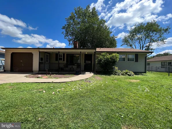 20 Burning Bush Ln, Levittown, PA 19054