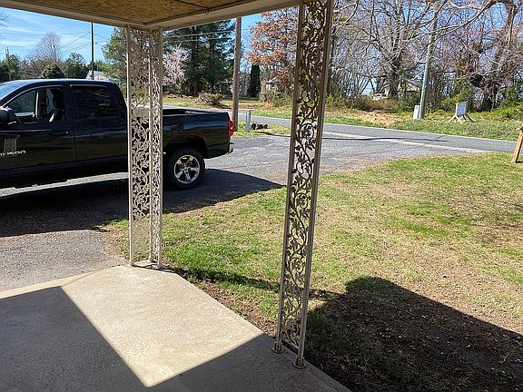 4th image of 1086 Cold Springs Rd