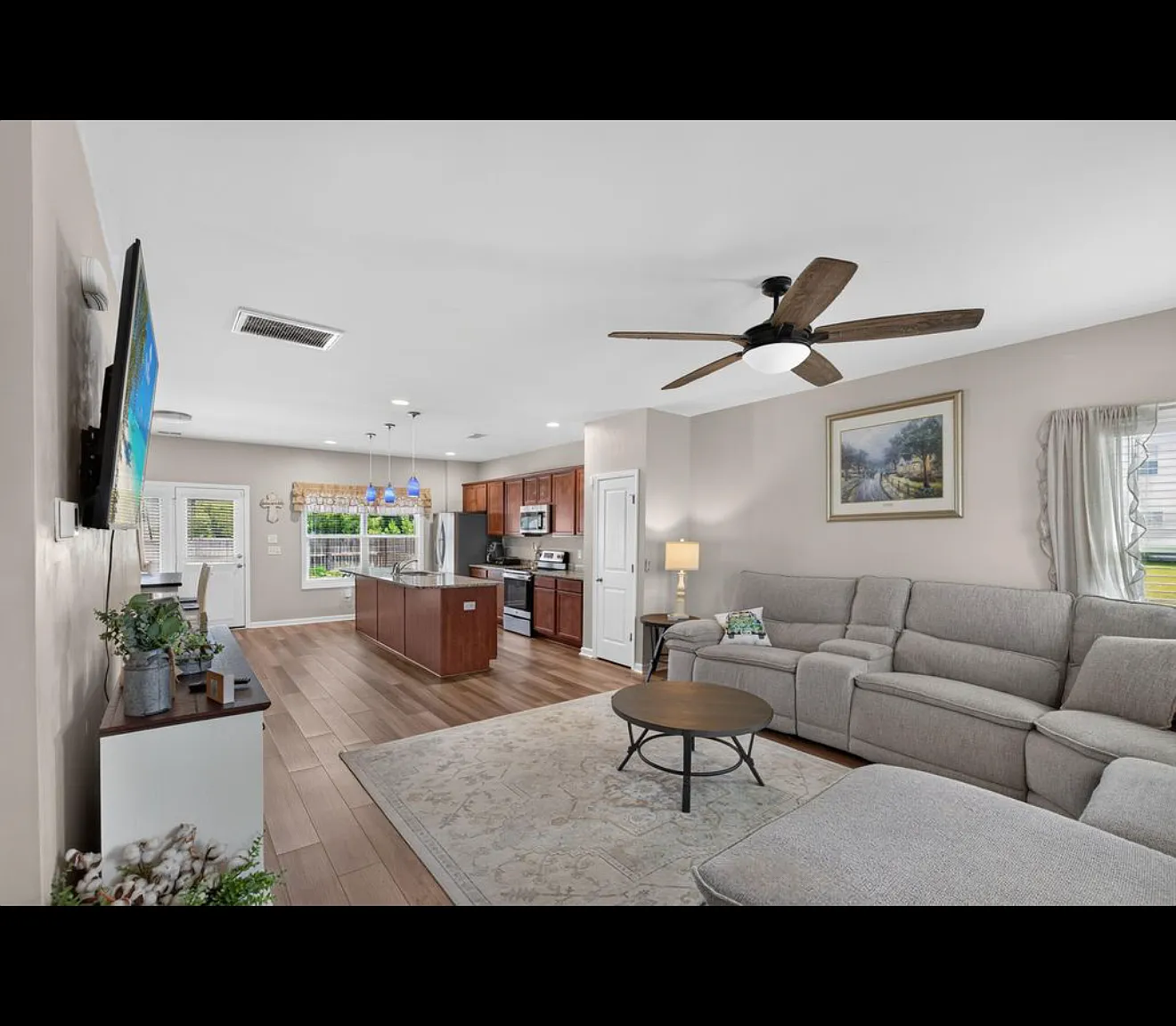 5 bed, 2237 sqft, $3,400 — Photo 4