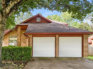 809 Clover Hill Ln, Cedar Hill, TX 75104