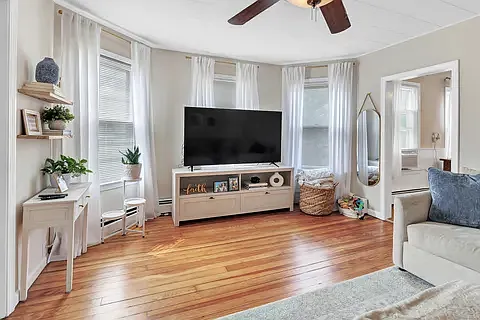 25 Locke St #2 — Photo 6