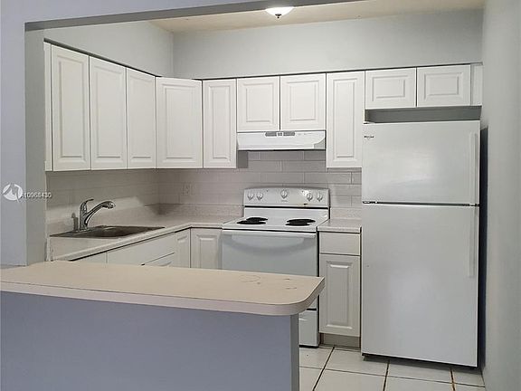 3rd image of 210 NE 41st St #210
