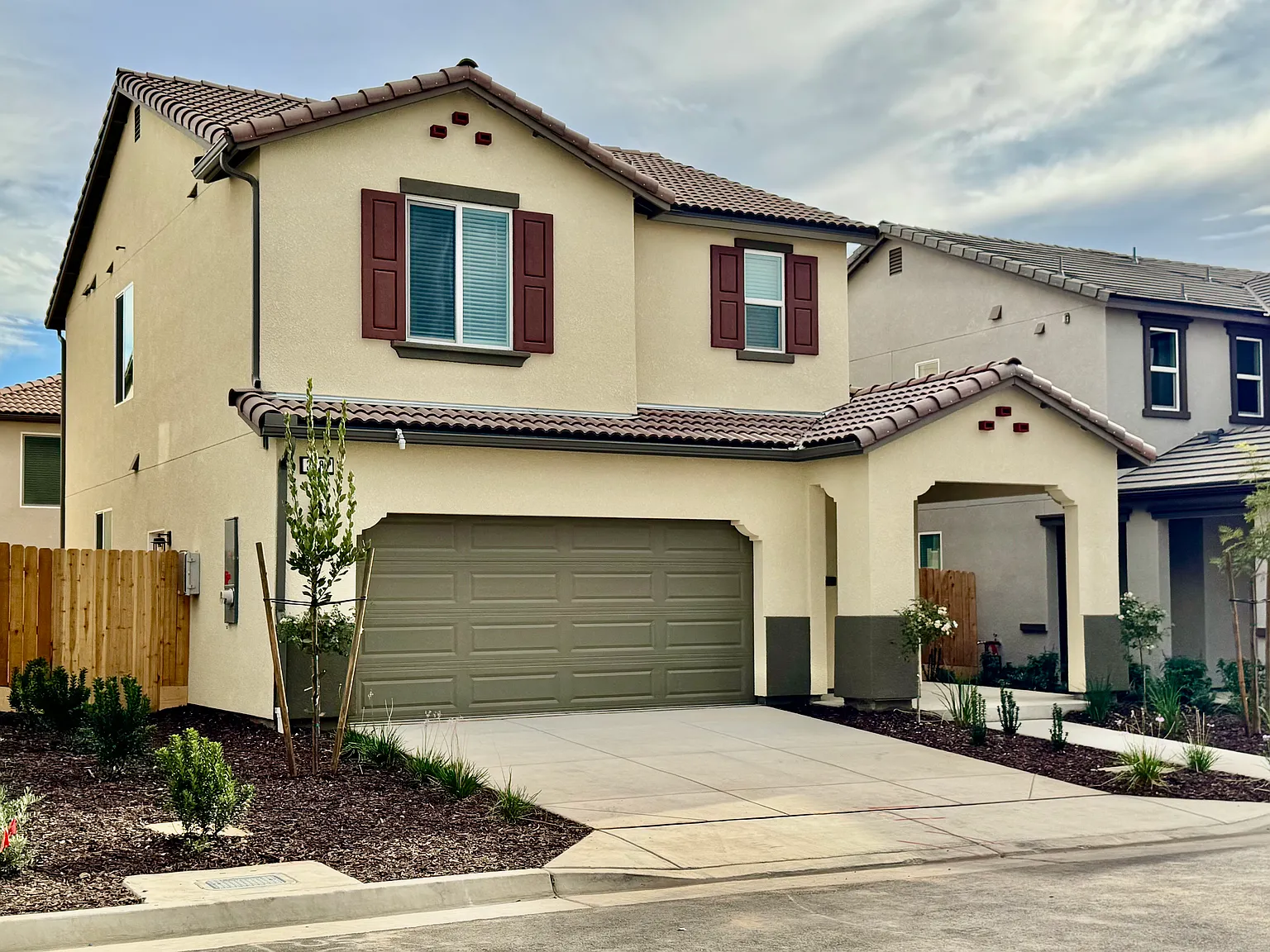 3 bed, 2.5 bath, 1553 sqft, $2,595 — Photo 3